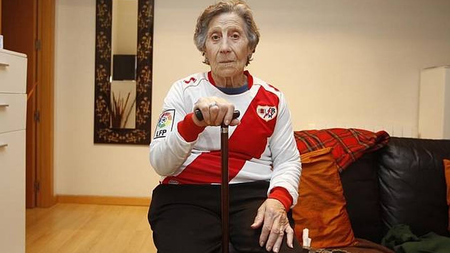 Doña Carmen se salvó del desahucio gracias a la afición del Rayo (EFE)