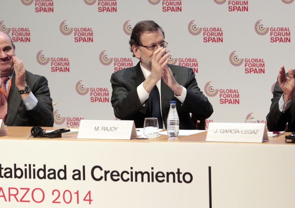 Foto: El presidente del Gobierno, Mariano Rajoy (c) , el ministro de Economía, Luis de Guindos (i) y el secretario de Estado de Comercio, Jaime García-Legaz. (Efe)