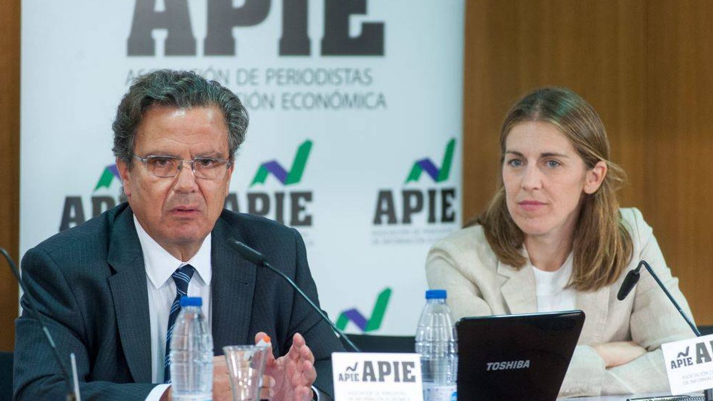Paula Conthe (d), presidenta del FROB, junto al presidente de Sareb, Javier Torres (i). (APIE)