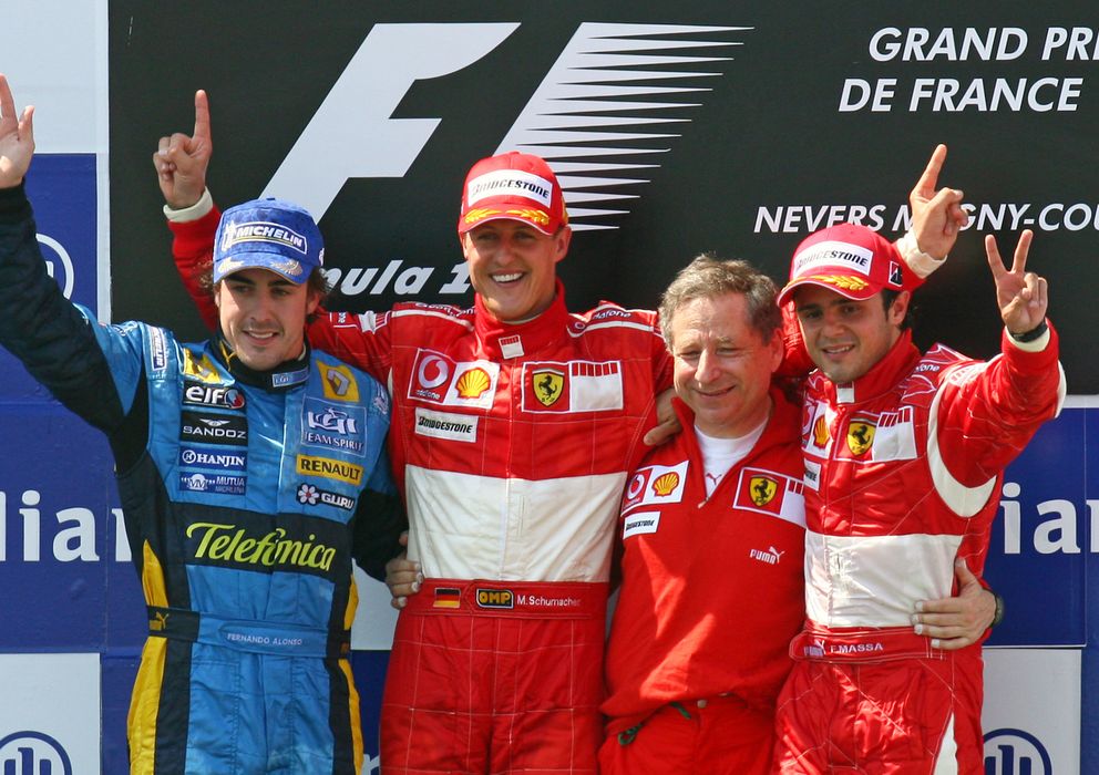 Foto: Alonso le quitó dos títulos a Todt (segundo por la izquierda) y Ferrari cuando estaba en Renault (Reuters)