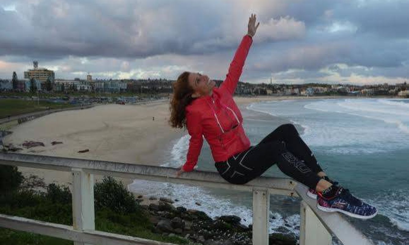 La triatleta española en una playa recóndita de Australia