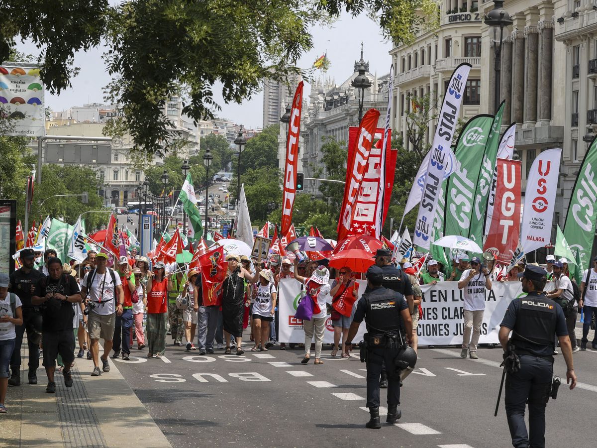 Foto: Manifestación de funcionarios de Justicia en Madrid. (EFE/Kiko Huesca)
