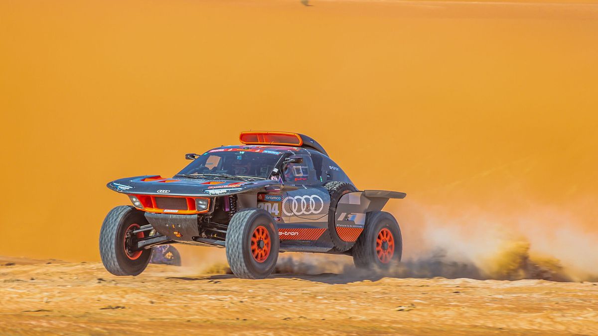 Carlos Sainz amansa las dunas y se exhibe en el primer día de la etapa reina del Dakar