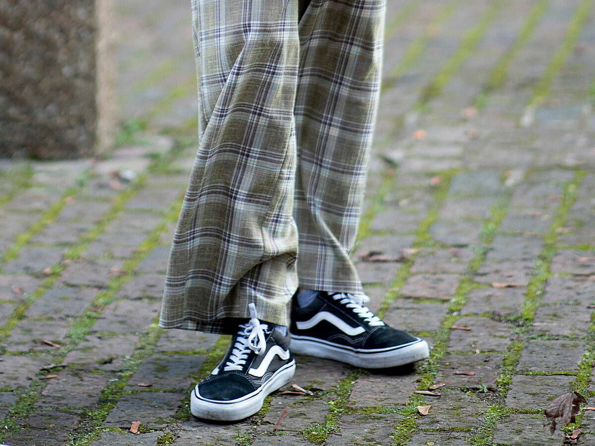 De Vans Skechers: 15 zapatillas negras que combinan con