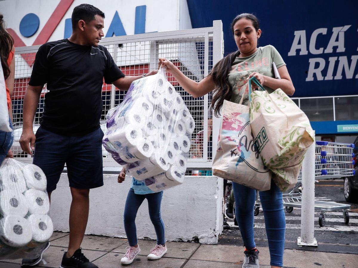 Foto: Argentinos en supermercados por el coronavirus. (EFE)