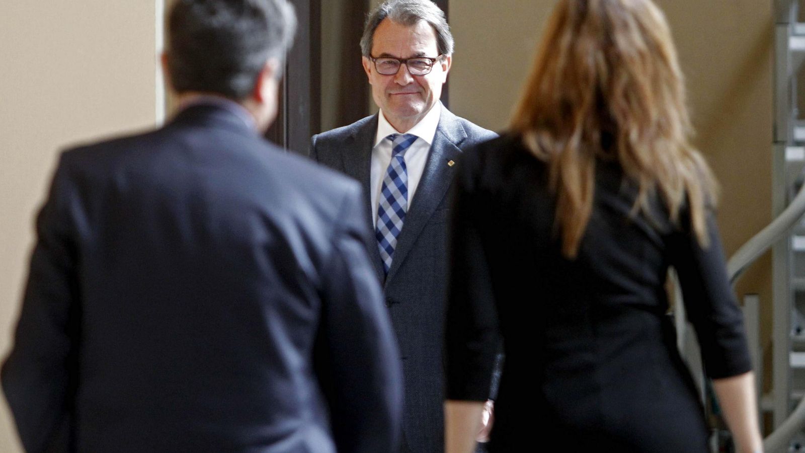 Foto: El presidente de la Generalitat, Artur Mas (c), se cruza con la presidenta del PPC, Alicia Sánchez-Camacho (d). (EFE)