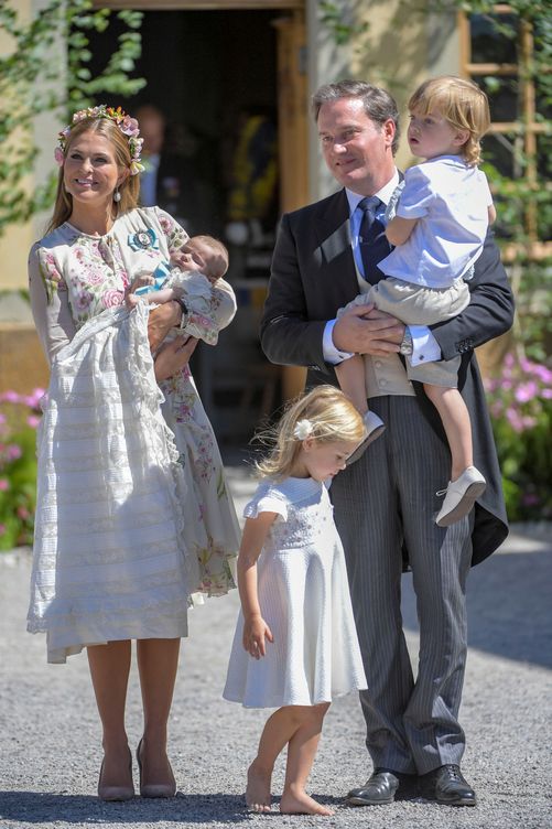 La princesa Magdalena junto a su marido y sus hijos. (Reuters)