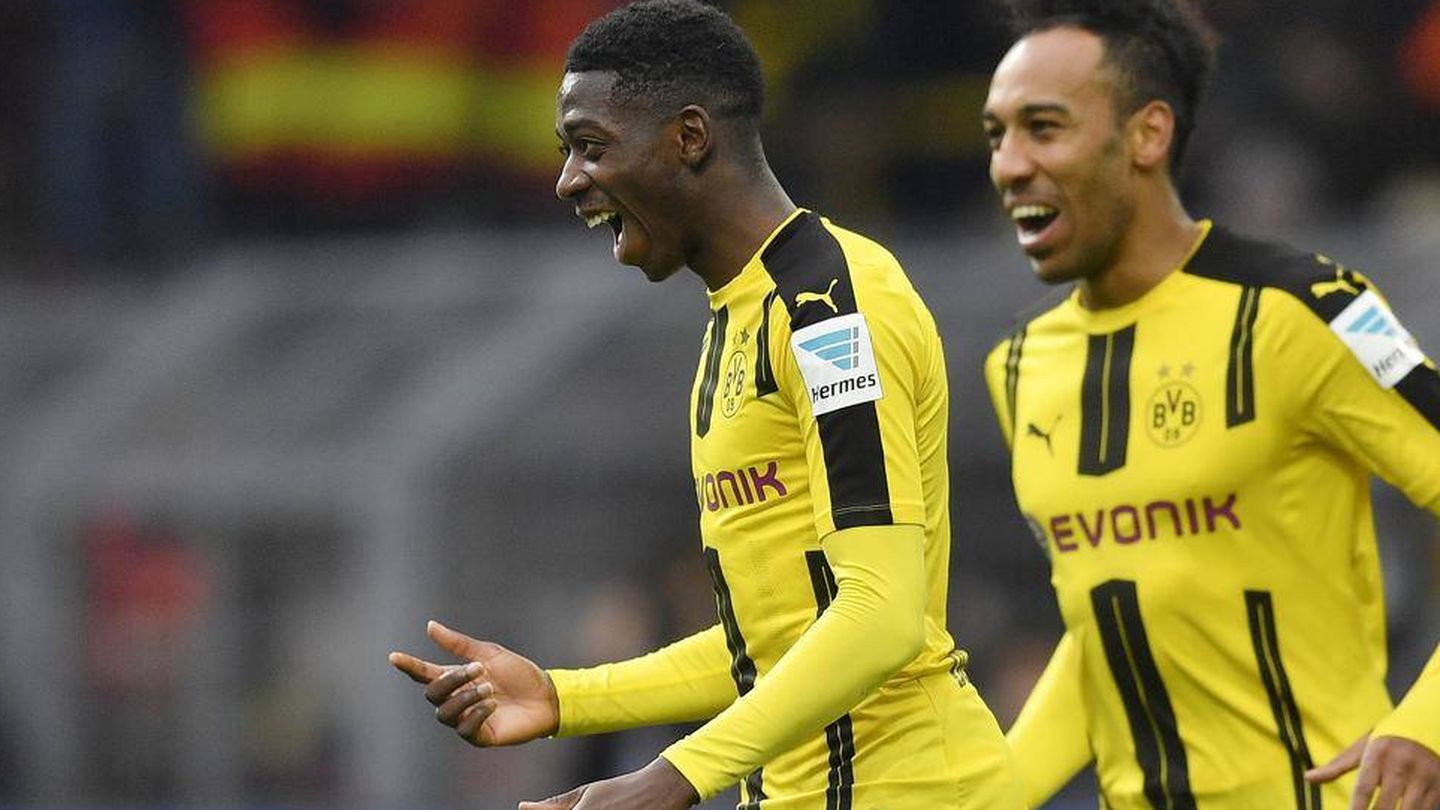 Dembelé celebra un gol en el Dortmund con Aubameyang. (Reuters)