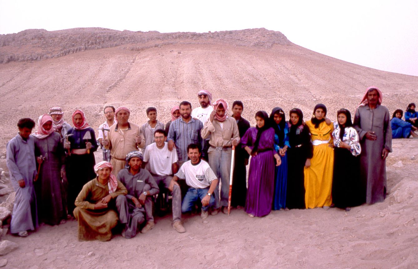 Foto: Arqueólogos españoles durante excavaciones en Siria en la década de los noventa (Foto: P. Subiranas/SAPPO/UAB).