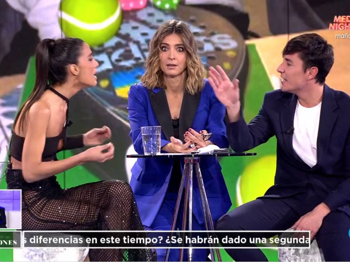 Foto: Sandra Barneda junto a Javi y Claudia en 'El debate de las tentaciones'. (Mediaset)