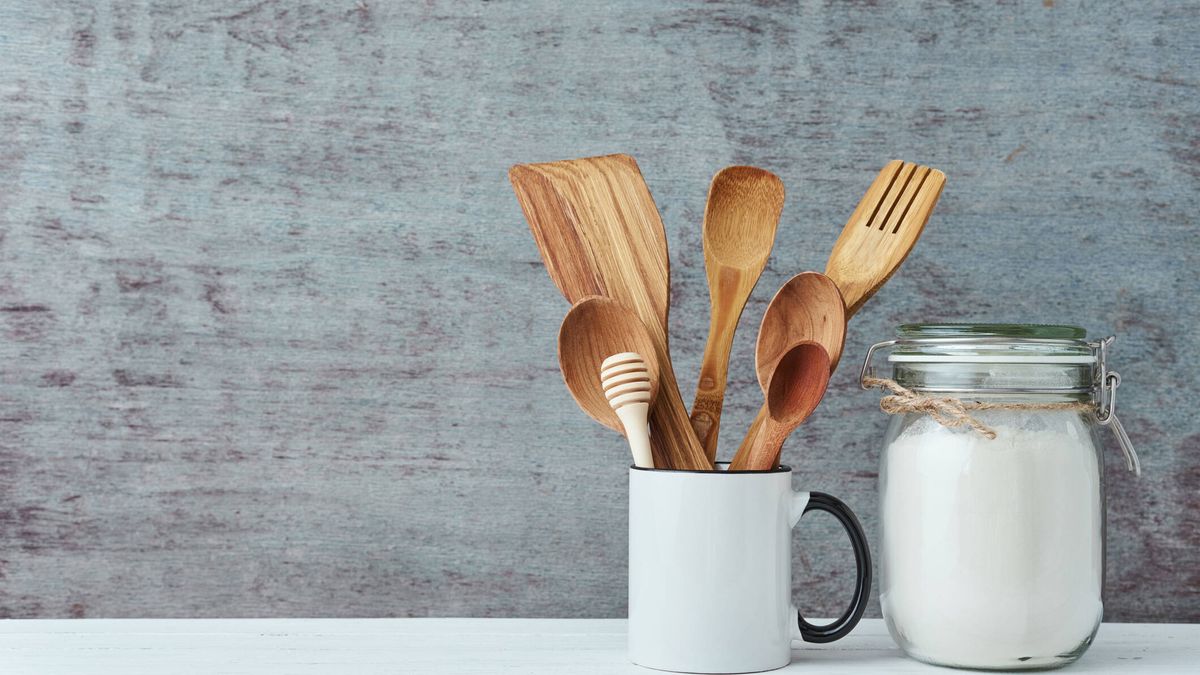 No deberías meter tus utensilios de madera en el lavavajillas (y este es el por qué)