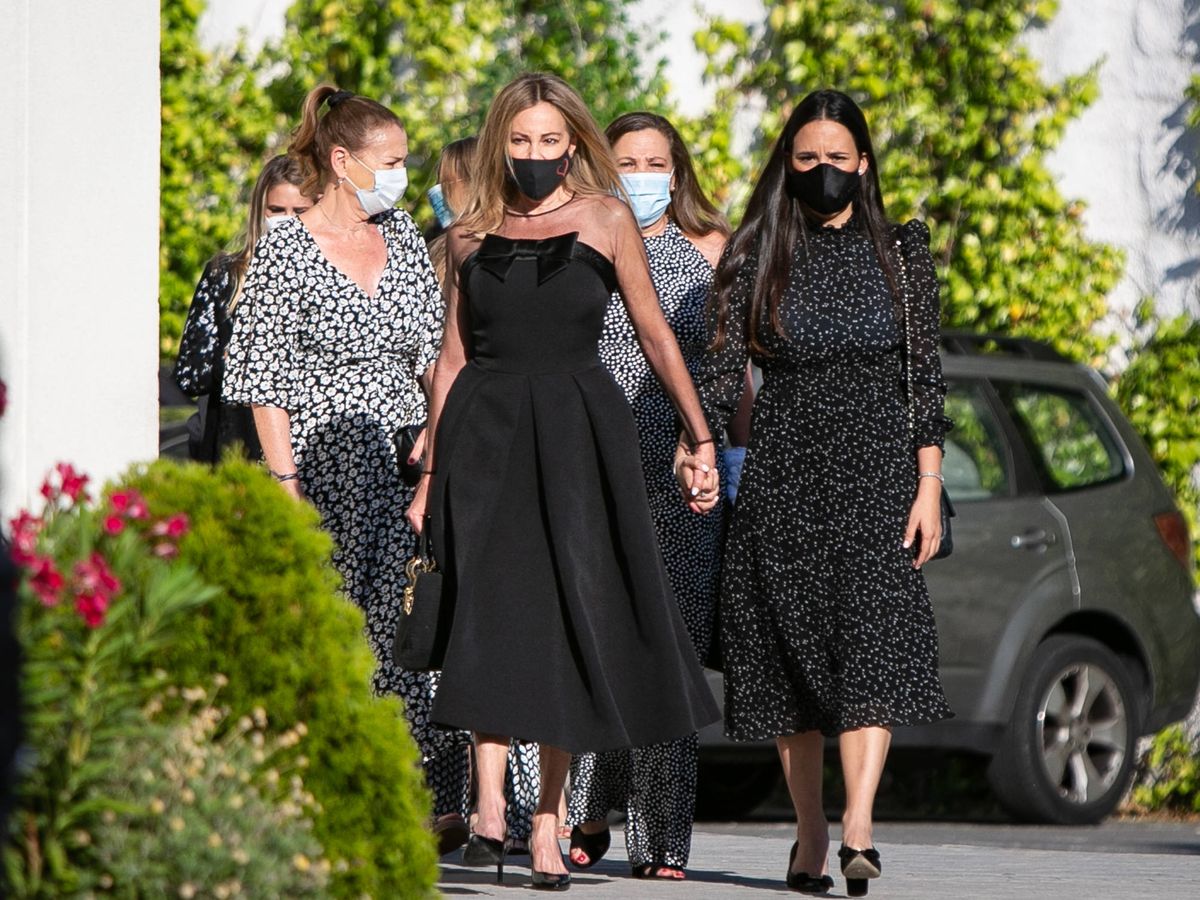 Foto: Ana, llegando al funeral de Álex Lequio. (Getty)