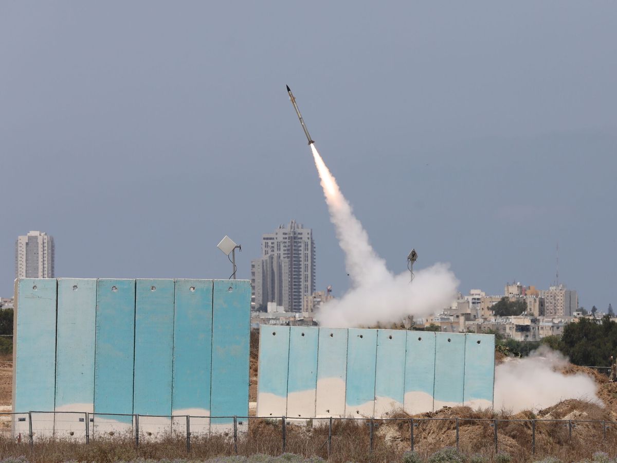 Foto: Lanzamiento de un misil en el conflicto en la Franja de Gaza. (EFE/Abir Sultán)