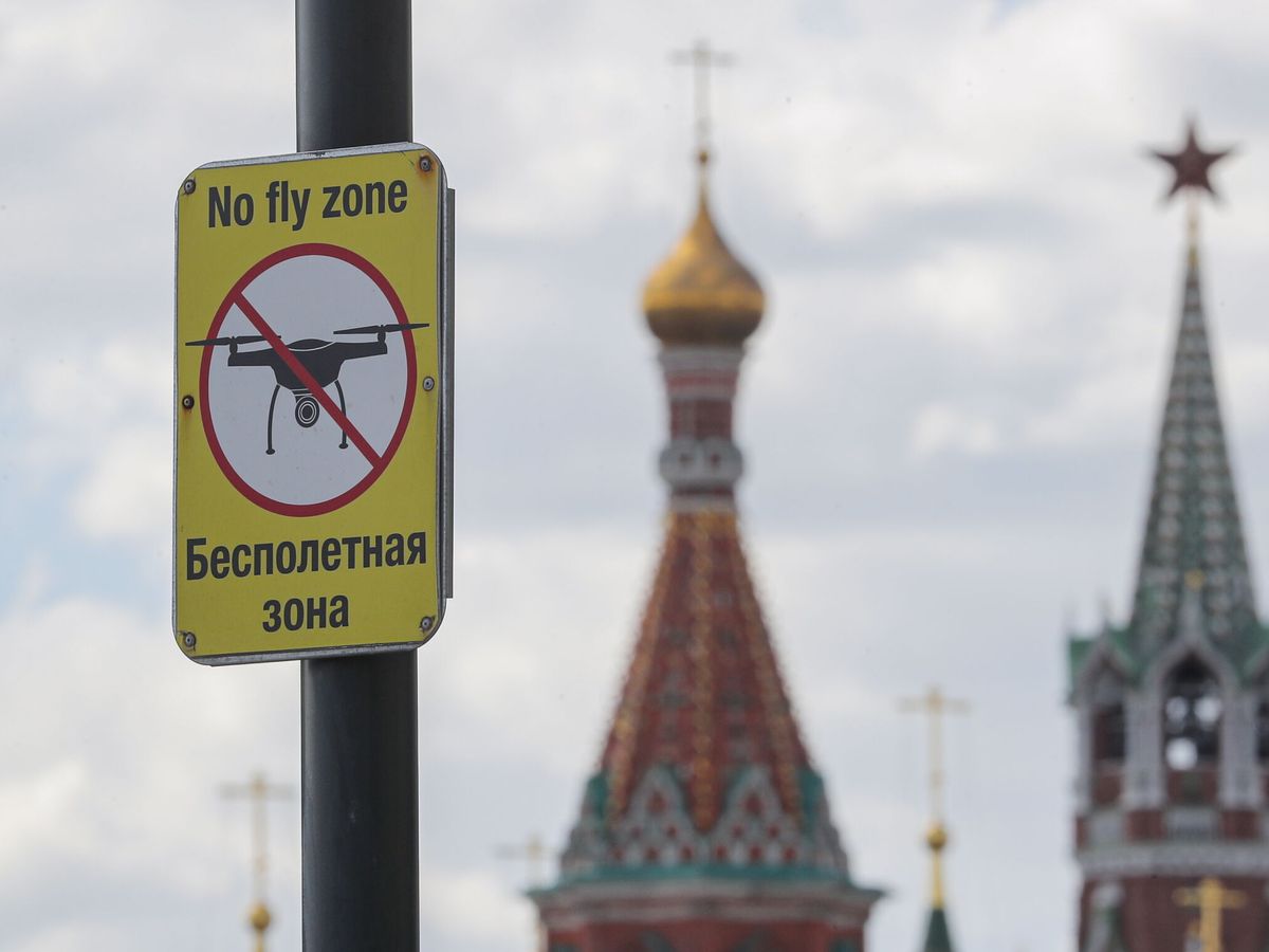 Foto: Restricción antidrones y situación en torno al Kremlin de Moscú. (EFE/Maxim Shipenkov)