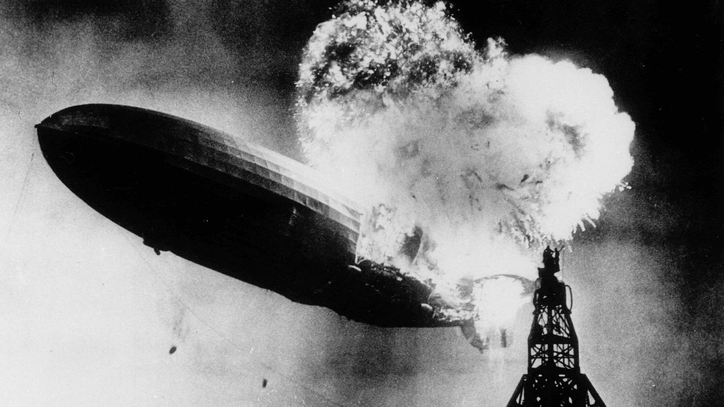 El zepelín Hindenburg, en llamas. (BBC)