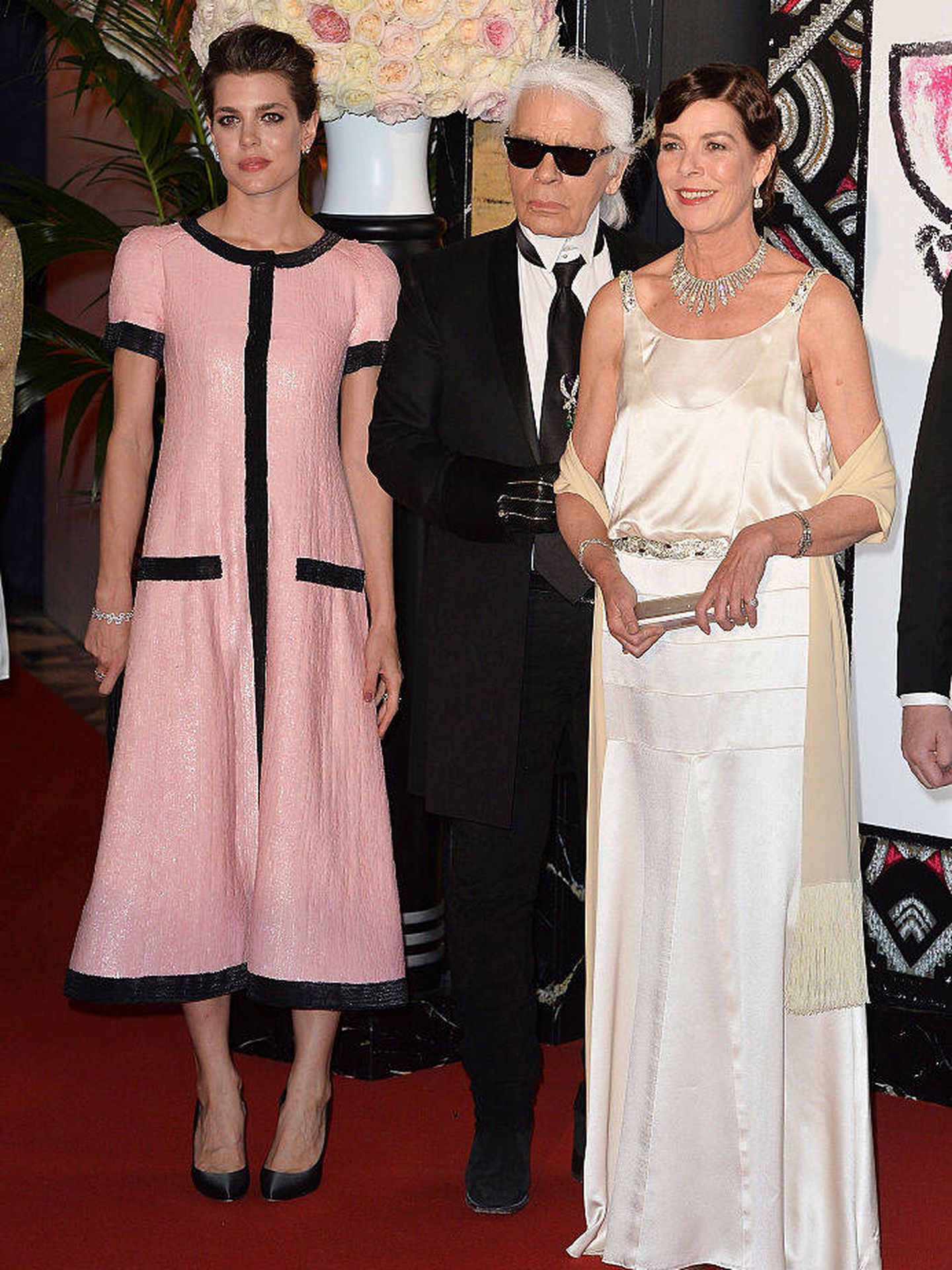 Carlota, Karl Lagerfeld y Carolina de Mónaco, en 2015. (Getty)