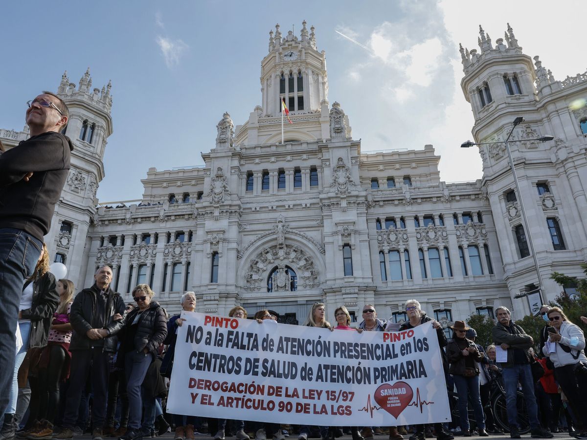 Foto: Momento de la manifestación por la sanidad pública celebrada en Madrid. (EFE/Chema Moya)