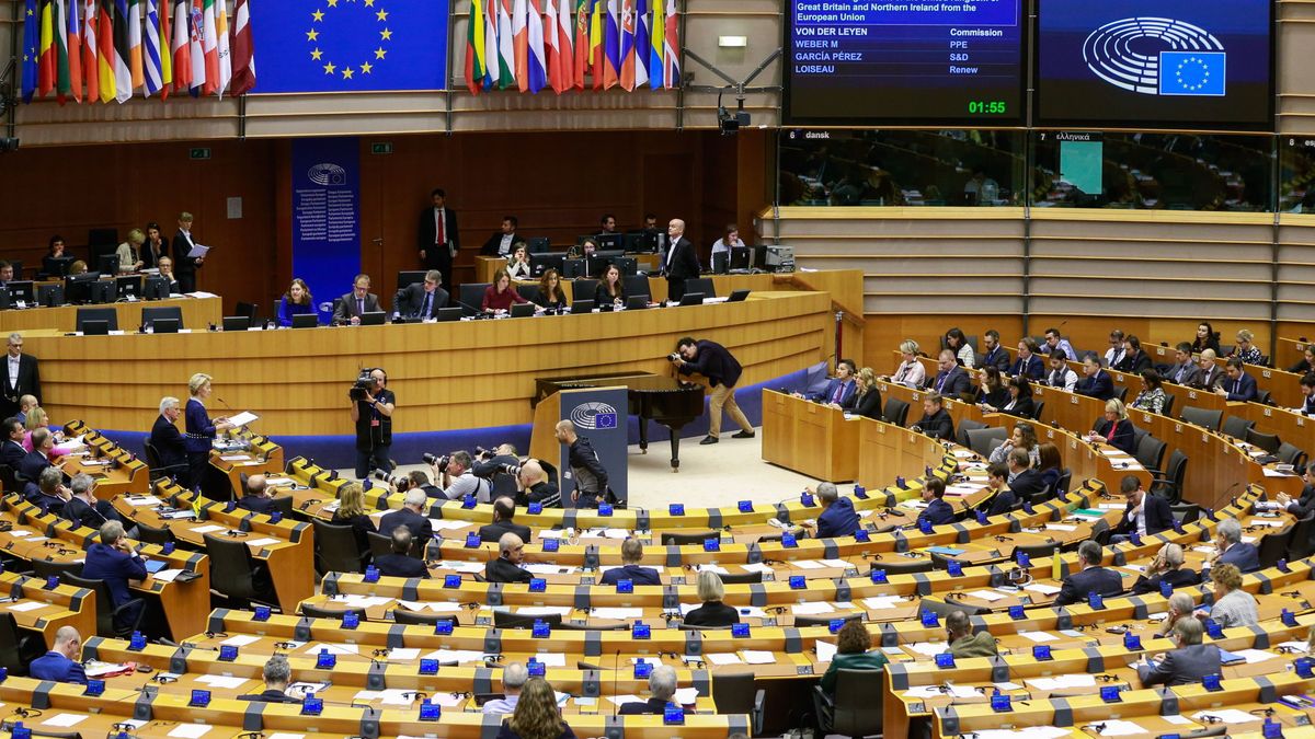 'Au revoir, my friend': la Eurocámara ratifica el Brexit y despide al Reino Unido