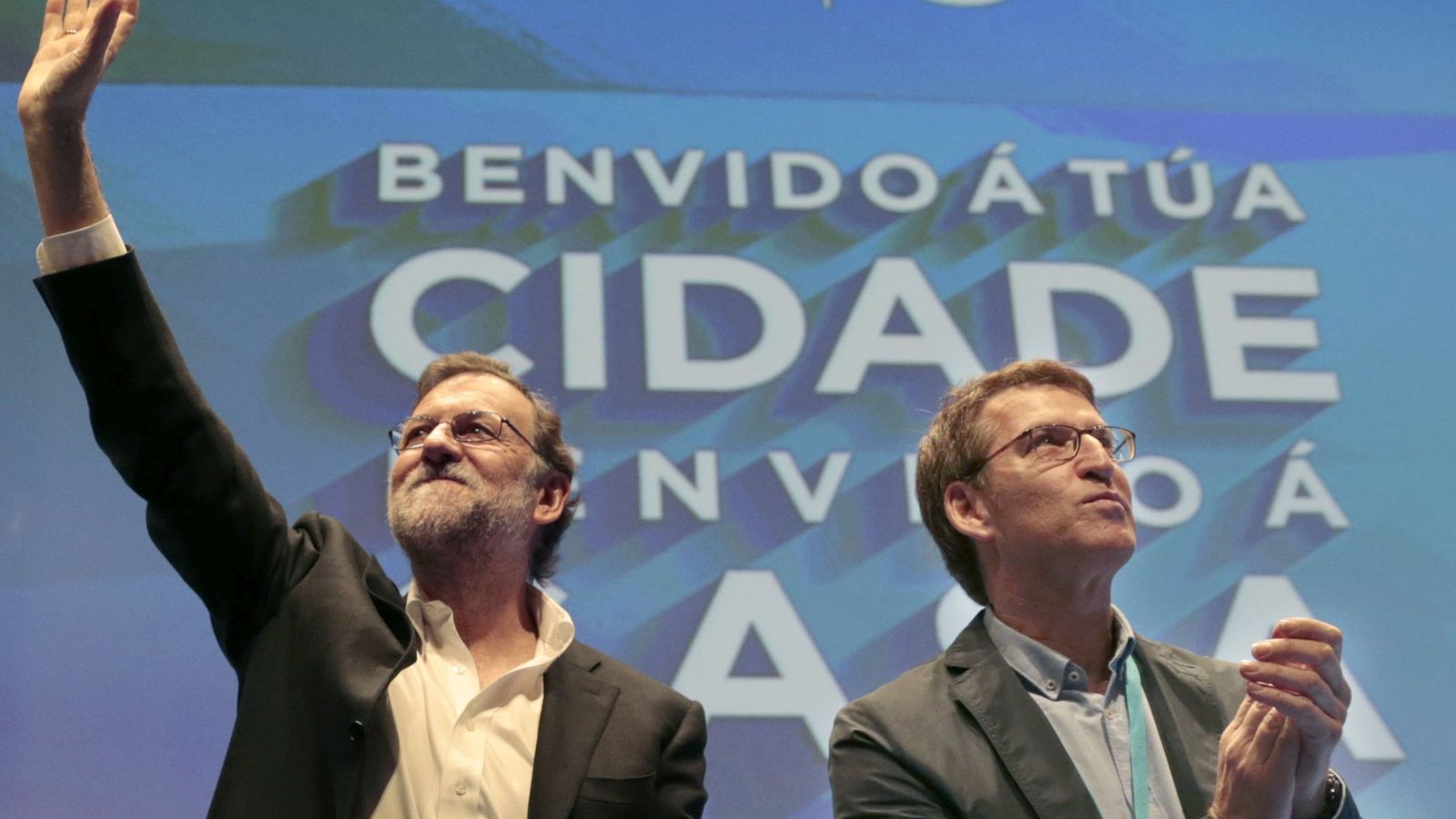 Foto: Mariano Rajoy y Alberto Núñez Feijóo en el congreso provincial del PP. (EFE)