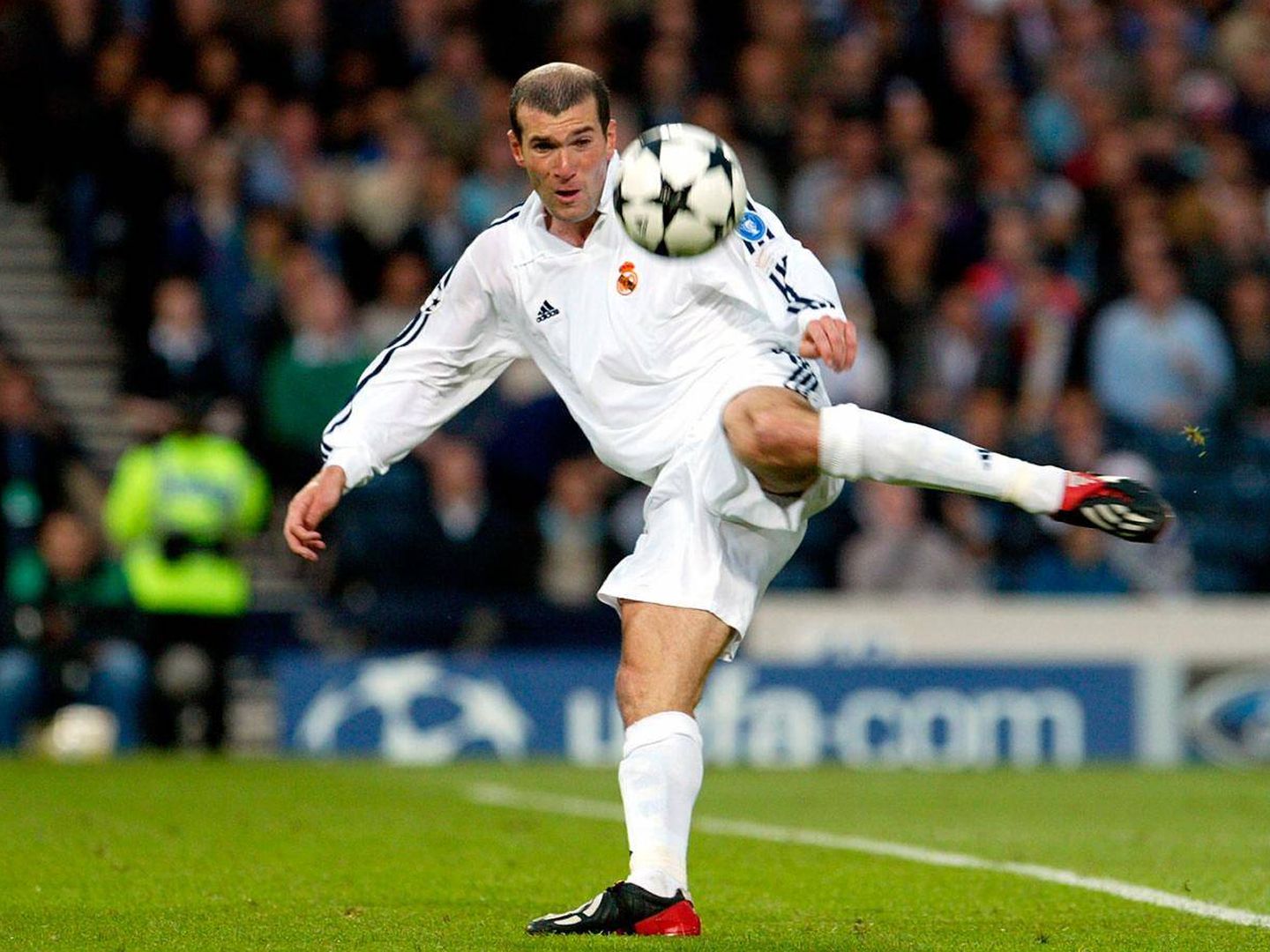 Zidane en Glasgow el gol que significó la novena Copa de Europa para el Real Madrid (Real Madrid).