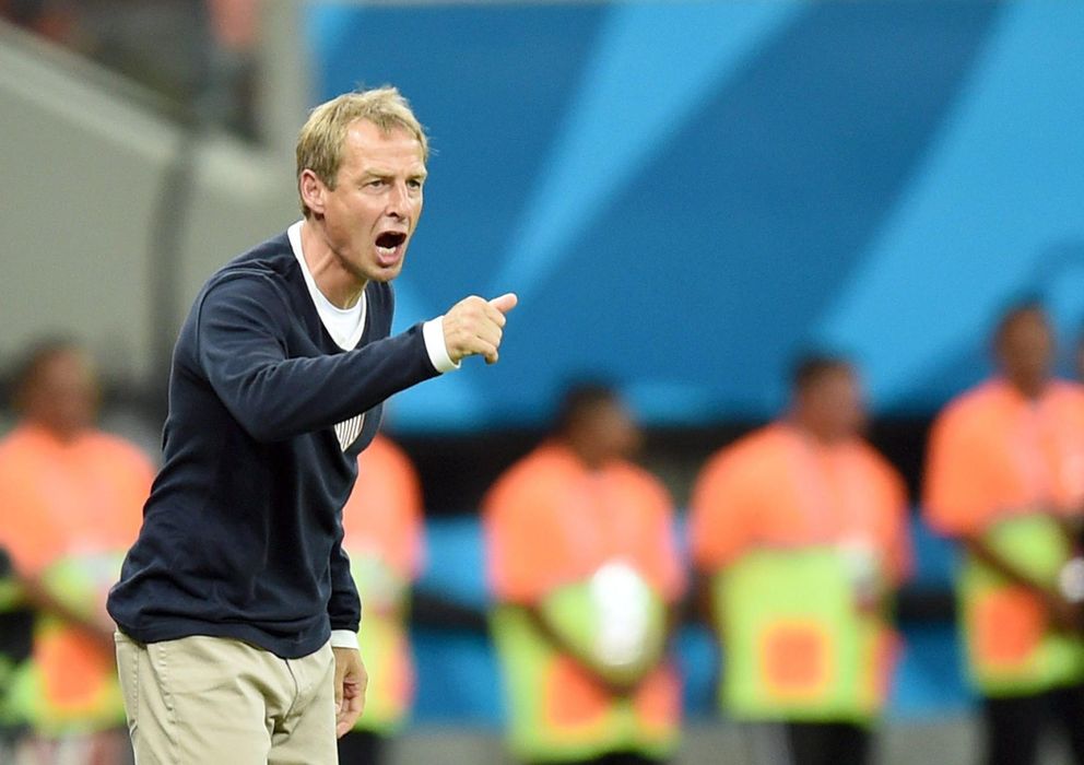 Foto: Jürgen Klinsmann, dando instrucciones durante un partido del Mundial (EFE)