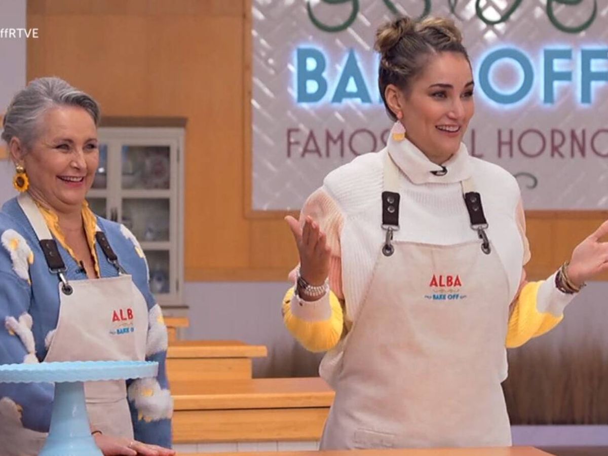 Foto: Lucía Pariente y Alba Carrillo en 'Bake Off: famosos al horno'. (RTVE)