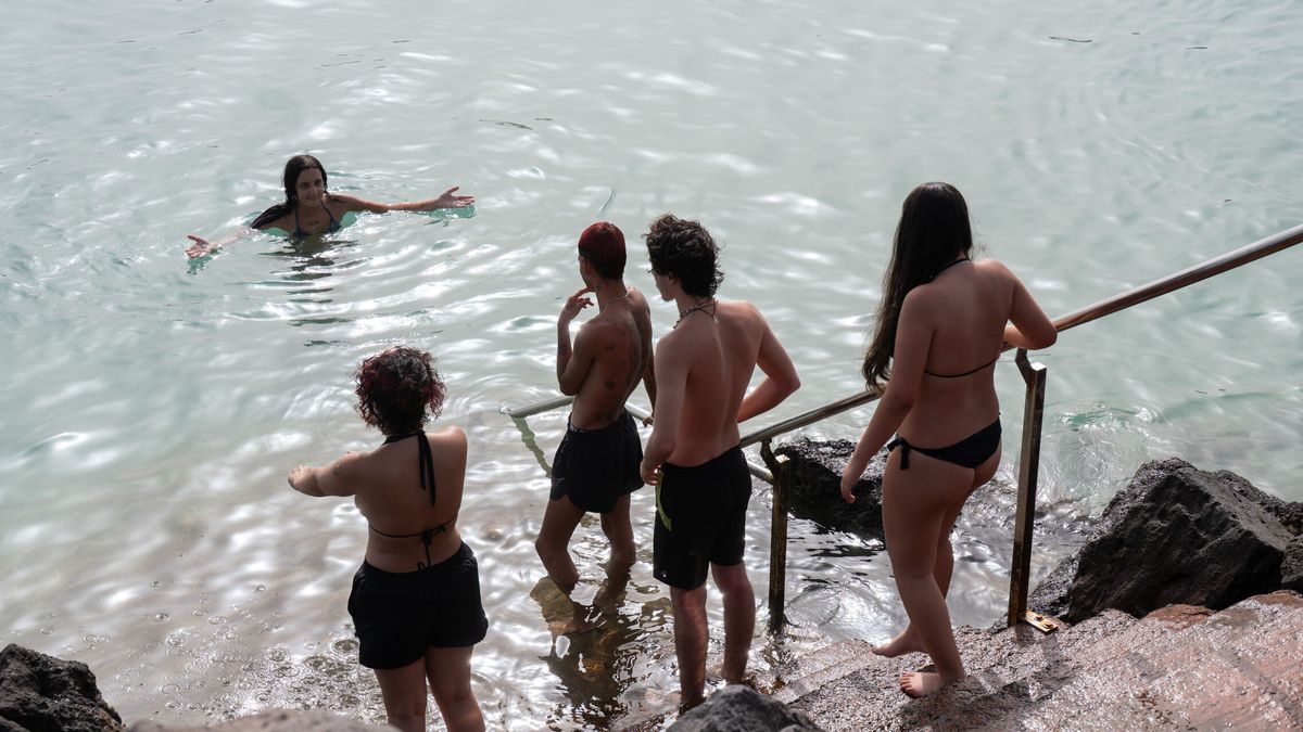 Muere un bañista tras ser rescatado del mar con signos de ahogamiento en  Fuerteventura