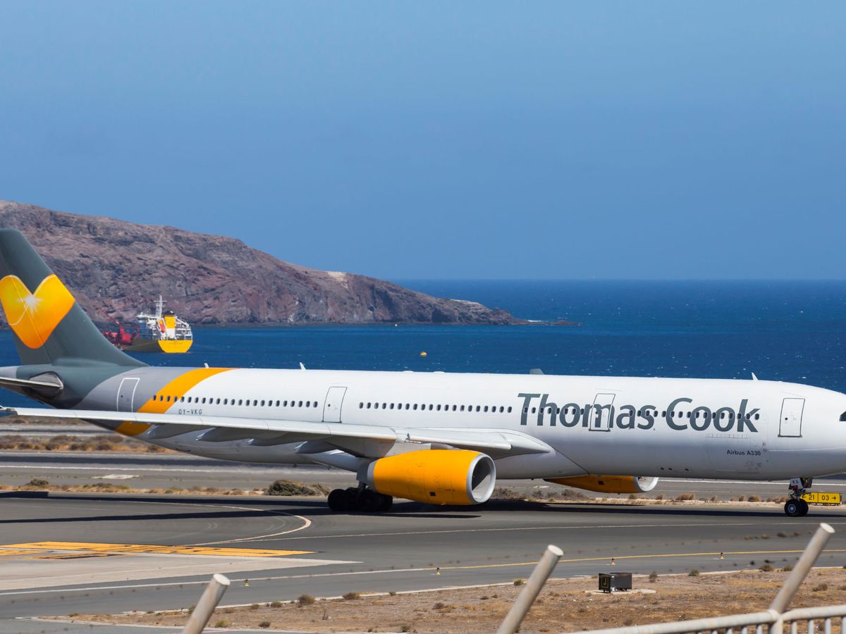Foto: Un avión de Thomas Cook, en Canarias. (Reuters)