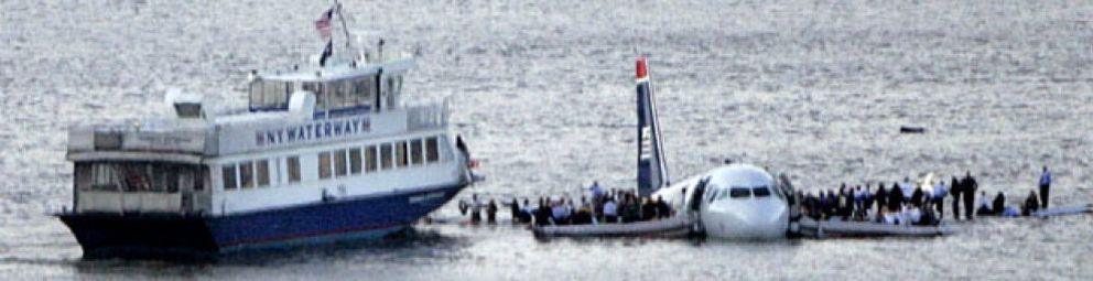 Foto: Los 155 pasajeros del vuelo 1549, a salvo gracias a la pericia del piloto