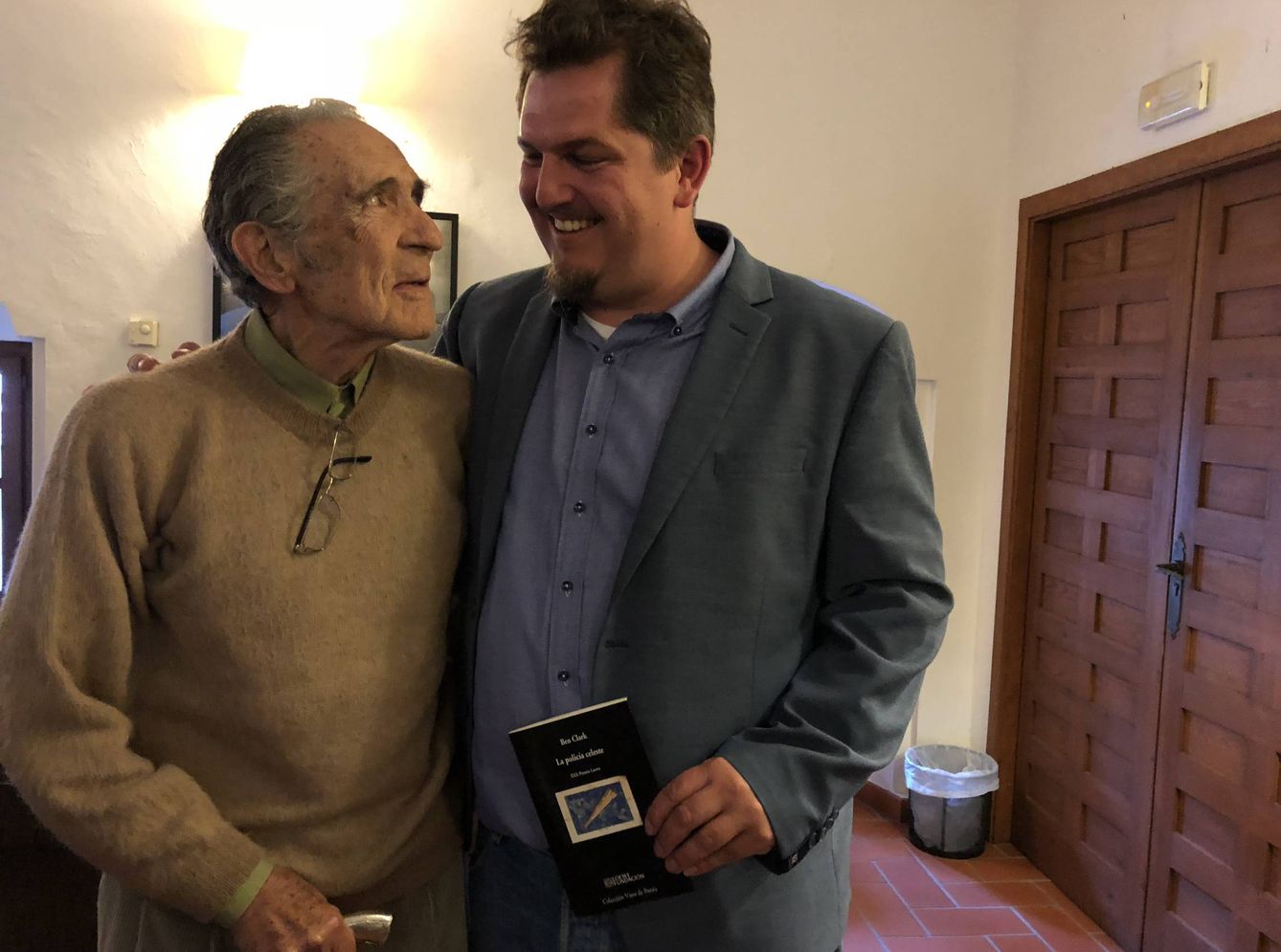 Antonio Gala y Ben Clark, en la fundación del escritor en 2018 (Agustín Rivera).