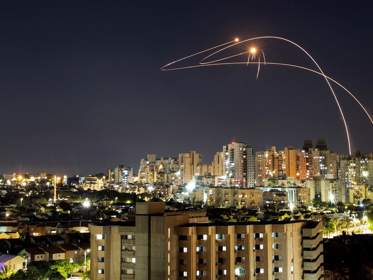 Foto: La 'Cúpula de Hierro' al interceptar cohetes lanzados sobre Ashkelon. (Reuters)