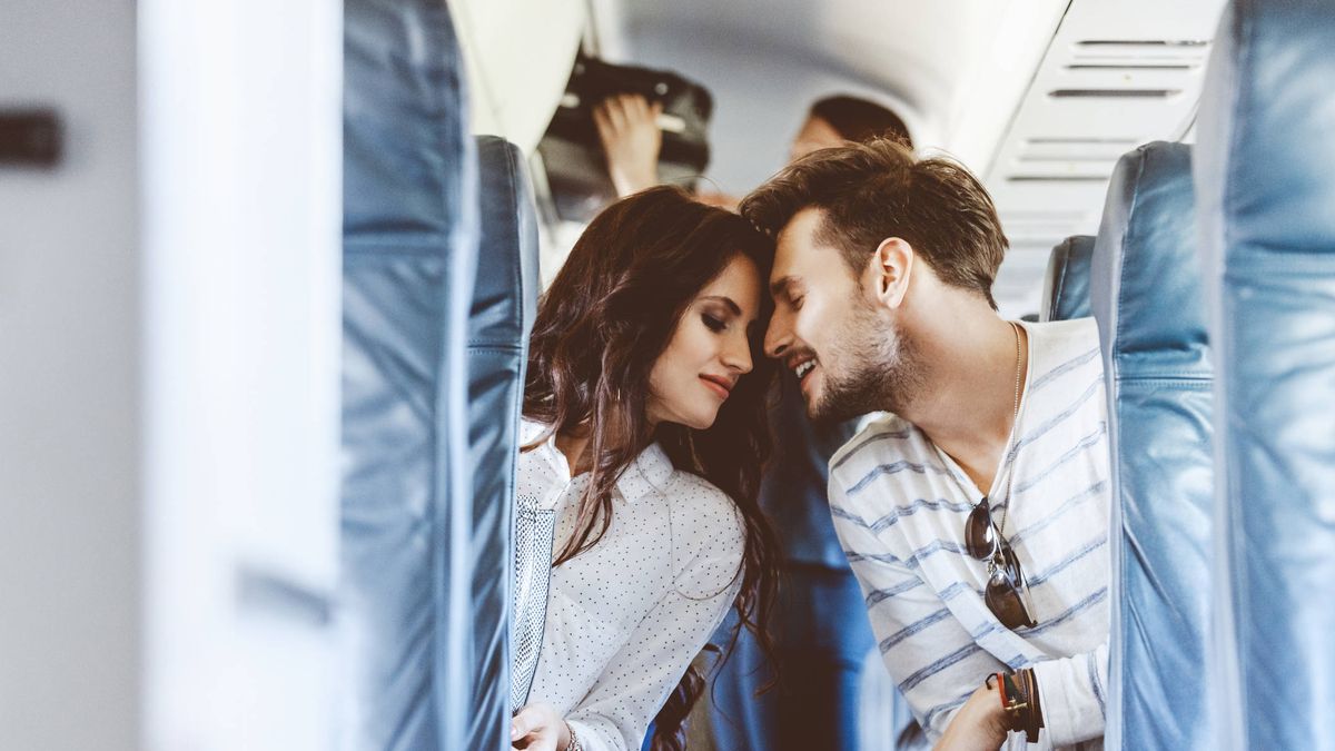 Qué hay de verdad en los amores que surgen en los viajes de avión