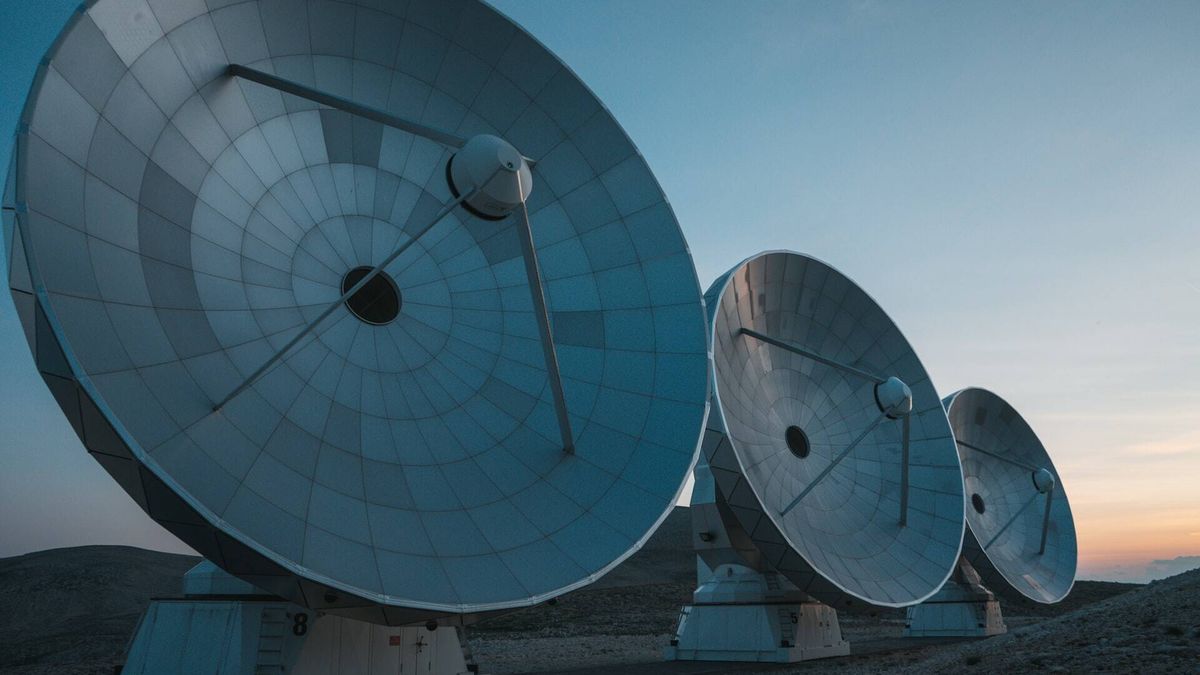 Un telescopio indio detecta la señal de radio más lejana hasta la fecha: ¿qué hay detrás de ella?
