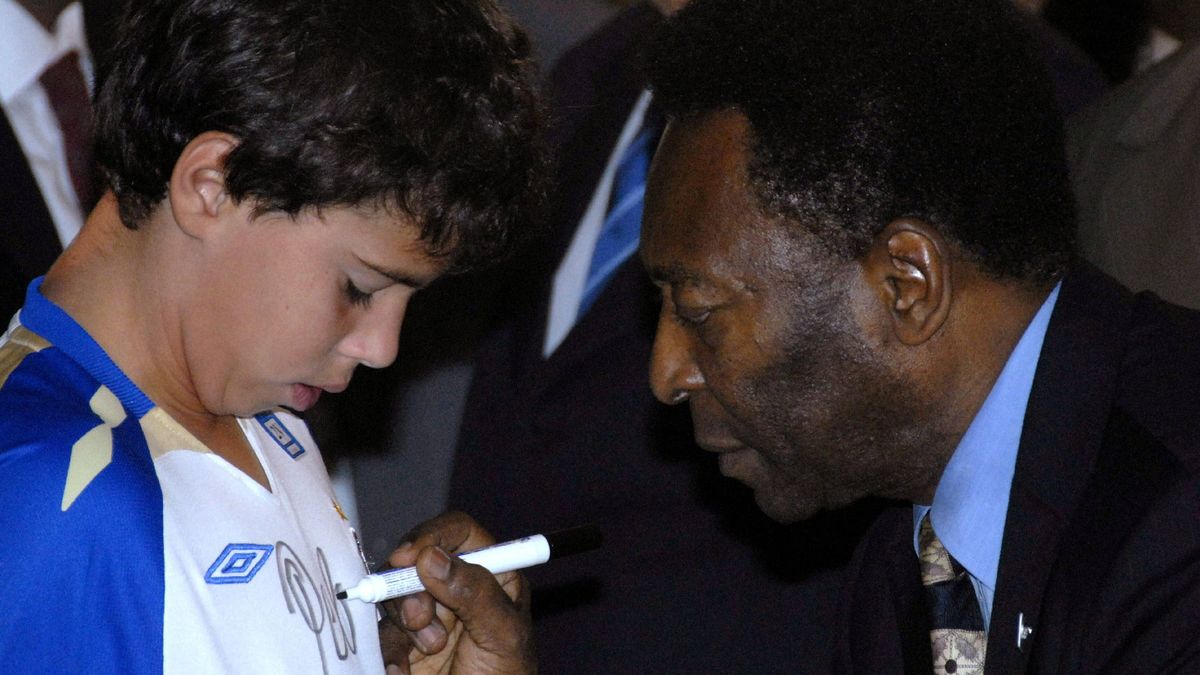 ¿Cuánto dinero pagan por un autógrafo de Pelé, Maradona, Messi o Cristiano?