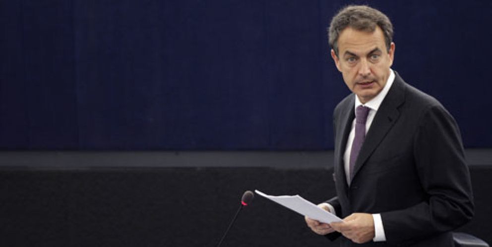 Foto: Zapatero,  acorralado por la crisis de Gobierno y la batalla en el PSOE