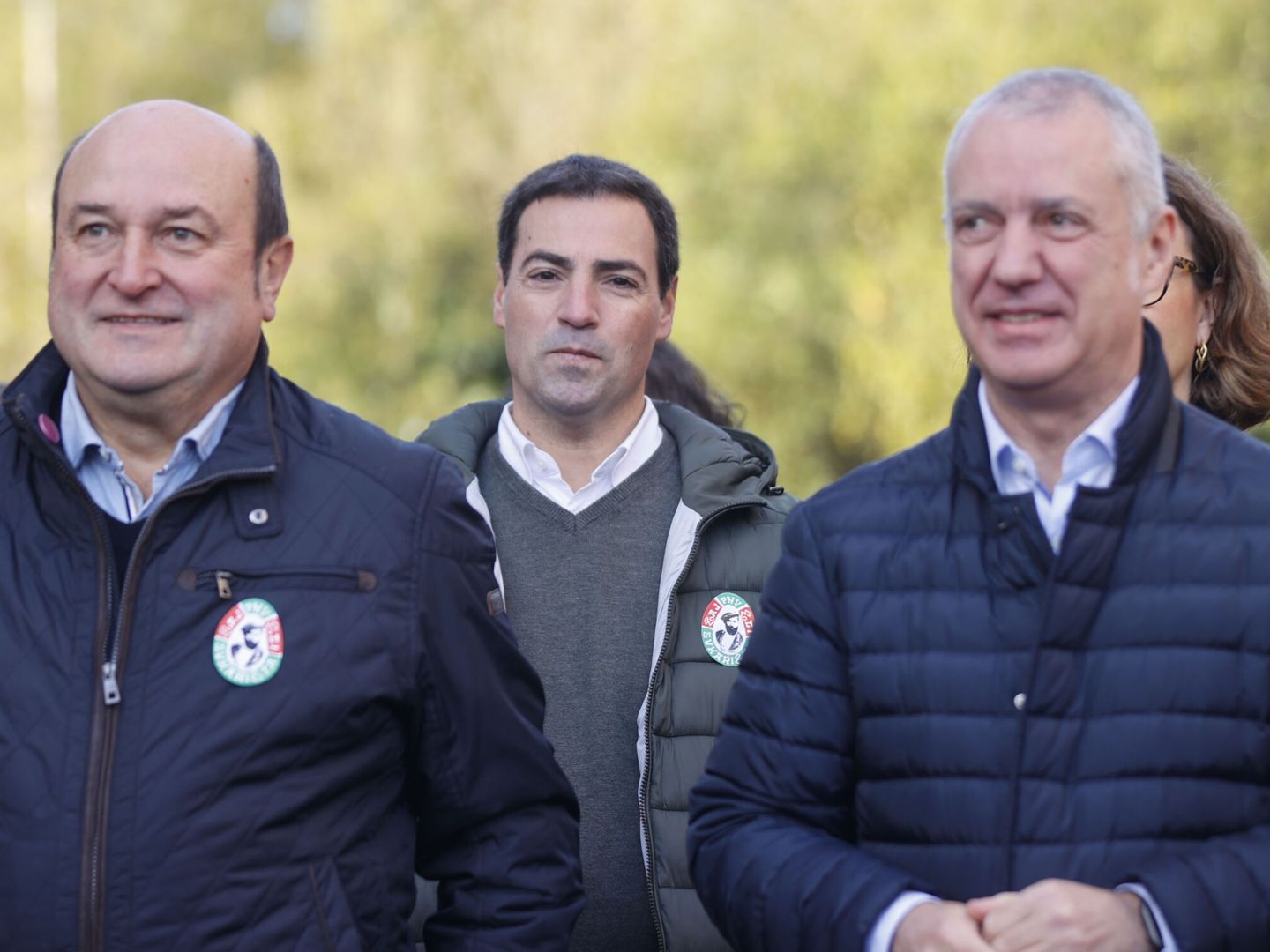 El candidato del PNV a lendakari Imanol Pradales, junto al lehendakari Iñigo Urkullu, y al presidente del PNV, Andoni Ortuzar.  (EFE/Luis Tejido)