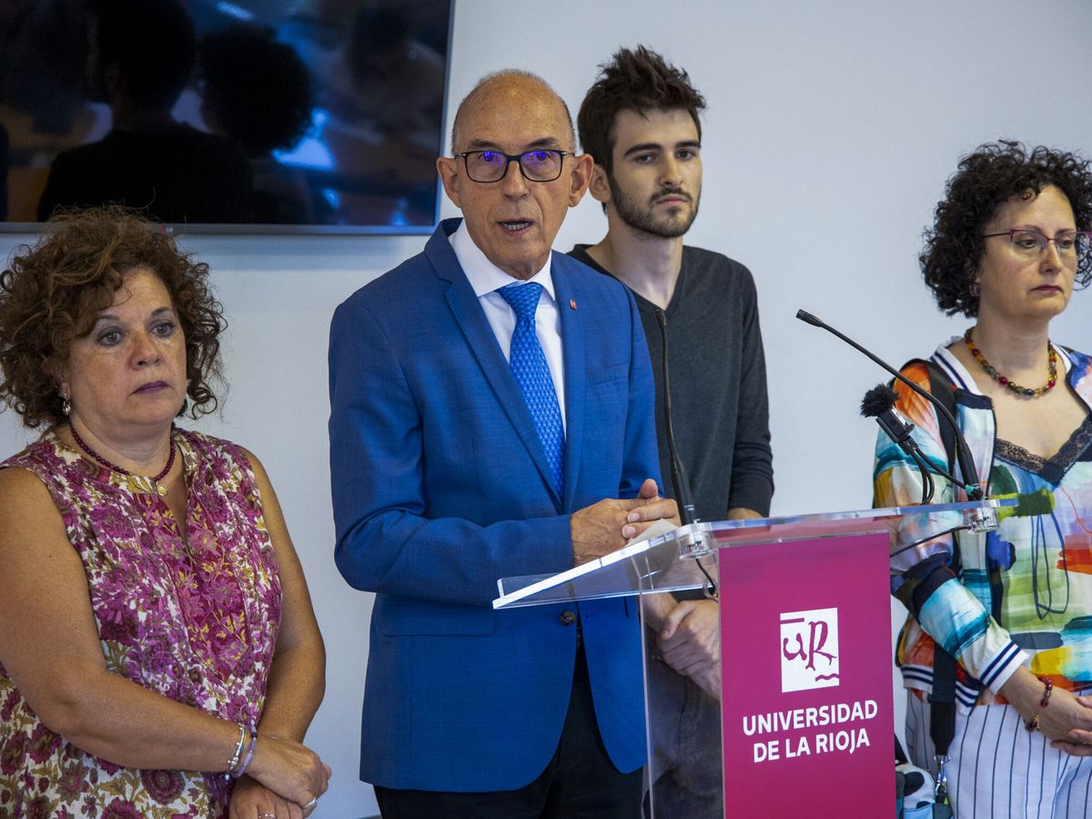 Foto: El rector de la Universidad de La Rioja anuncia la apertura de un expediente a los alumnos. (EFE/Raquel Manzanares)