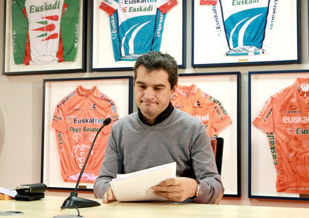 Foto: El director de Euskaltel, en una comparecencia de prensa ante los medios (Efe).