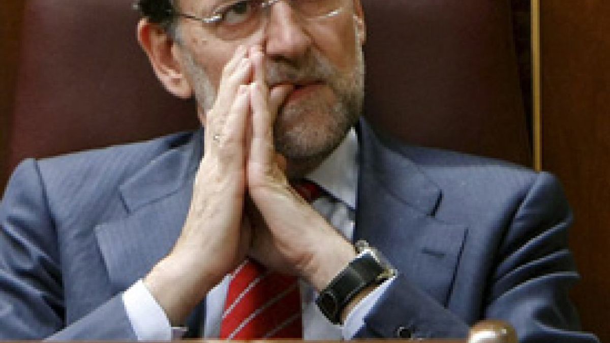 Aguirre llamó a Rajoy para convencerle de que acudiera a la recepción del 2 de mayo