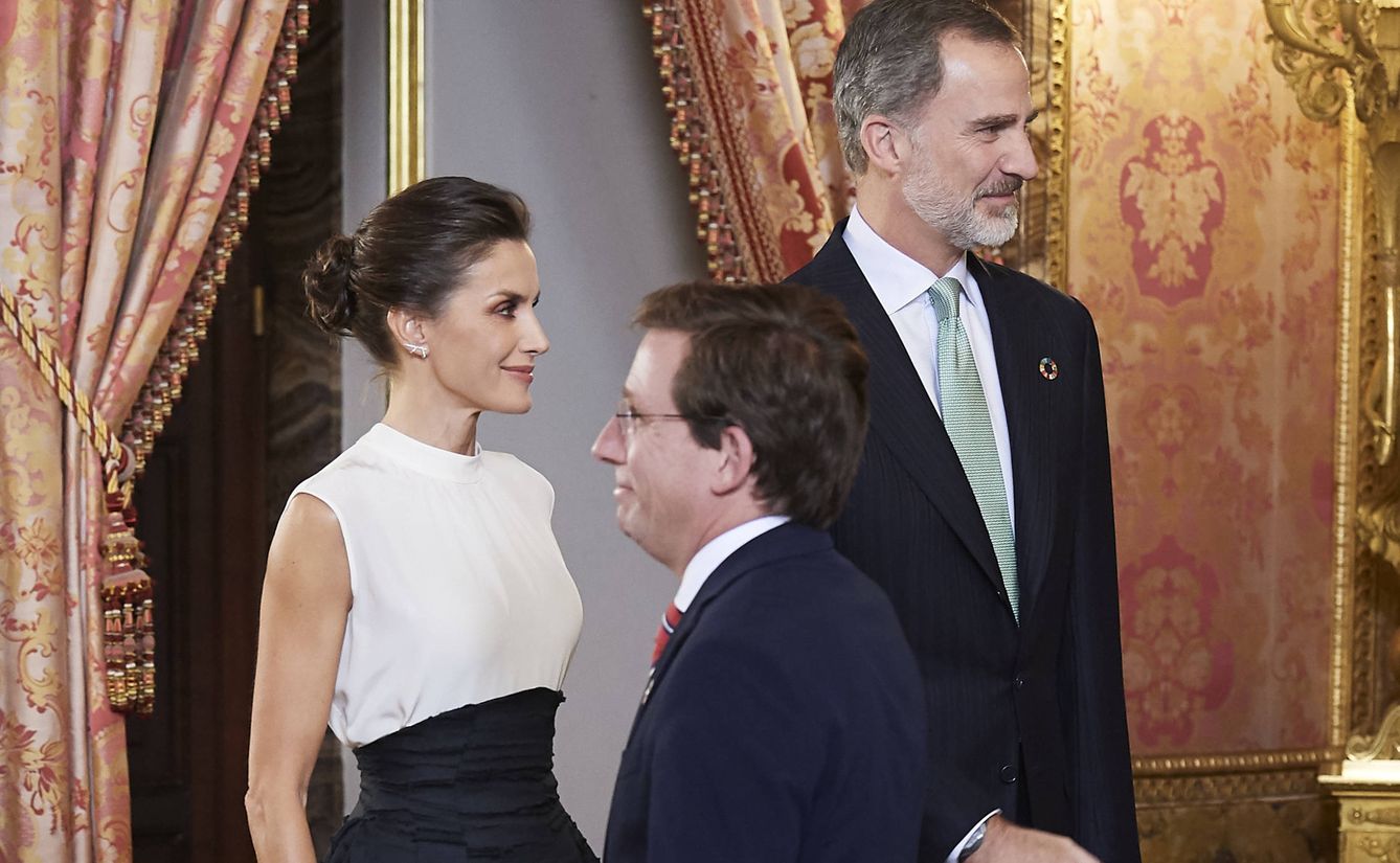  El alcalde de Madrid, junto a los Reyes de España en 2019. (Getty) 
