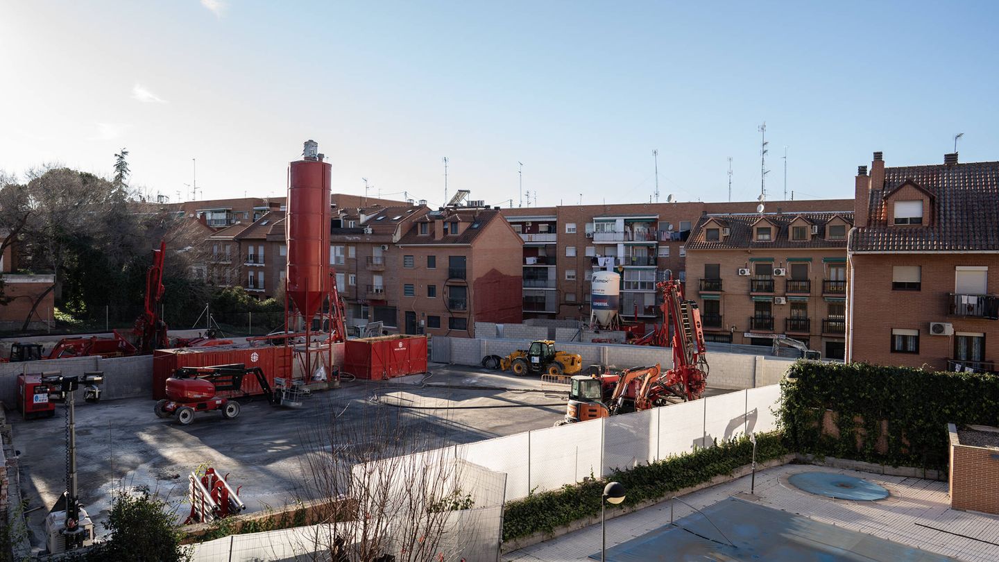 San Fernando de Henares, Comunidad de Madrid, 25/01/2023: Vista de una zona de trabajos para reforzar los edificios afectados por la línea 7B de Metro en San Fernando de Henares. (Ana Beltrán)