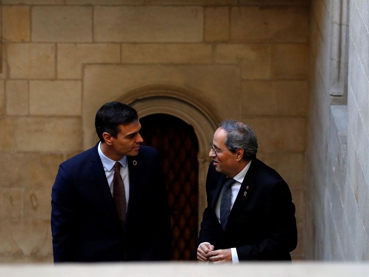 Foto: El presidente catalán, Quim Torra (i), recibe al presidente del Gobierno, Pedro Sánchez. (EFE)