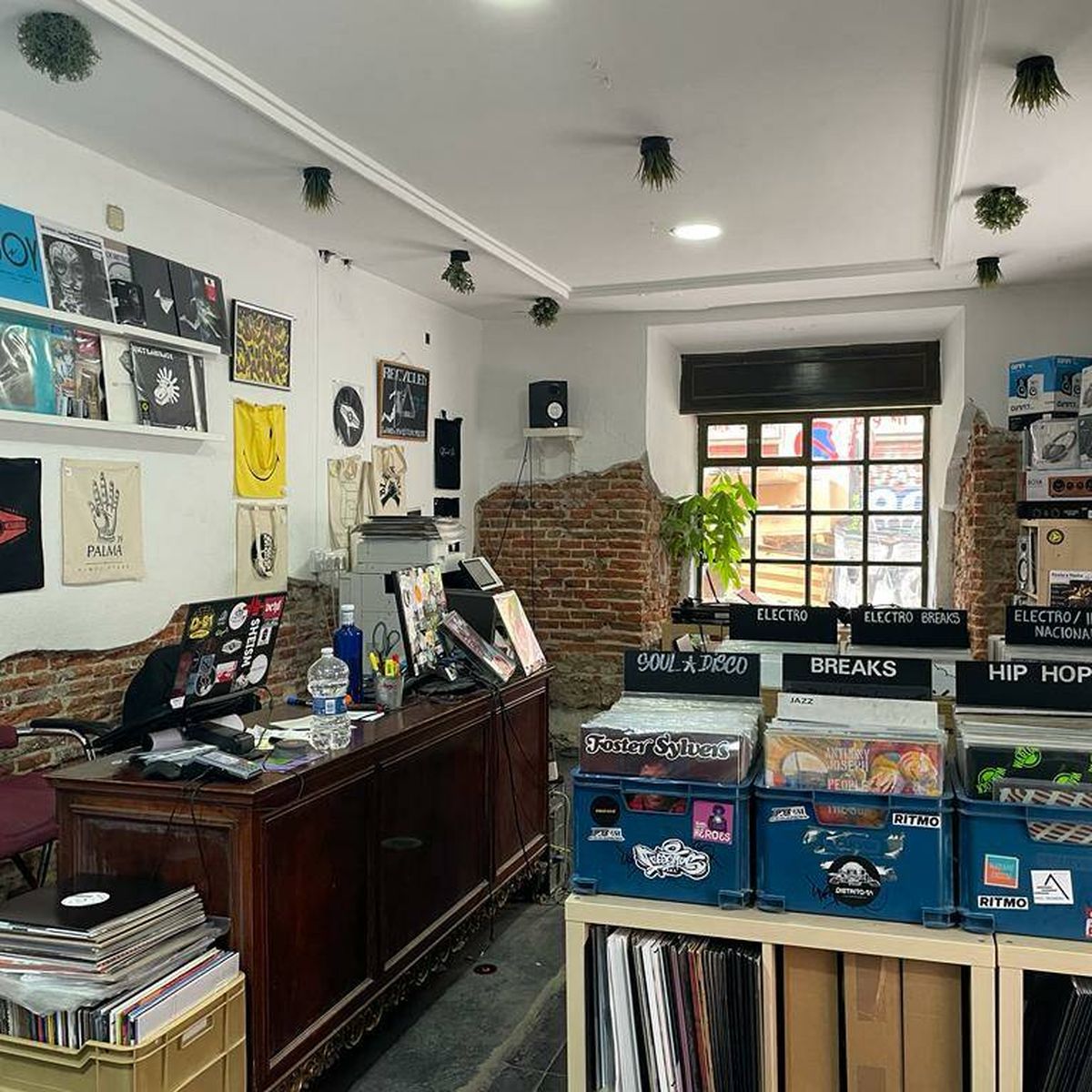 El resurgir de las tiendas de discos: el vinilo ha vuelto Madrid unos precios desbocados