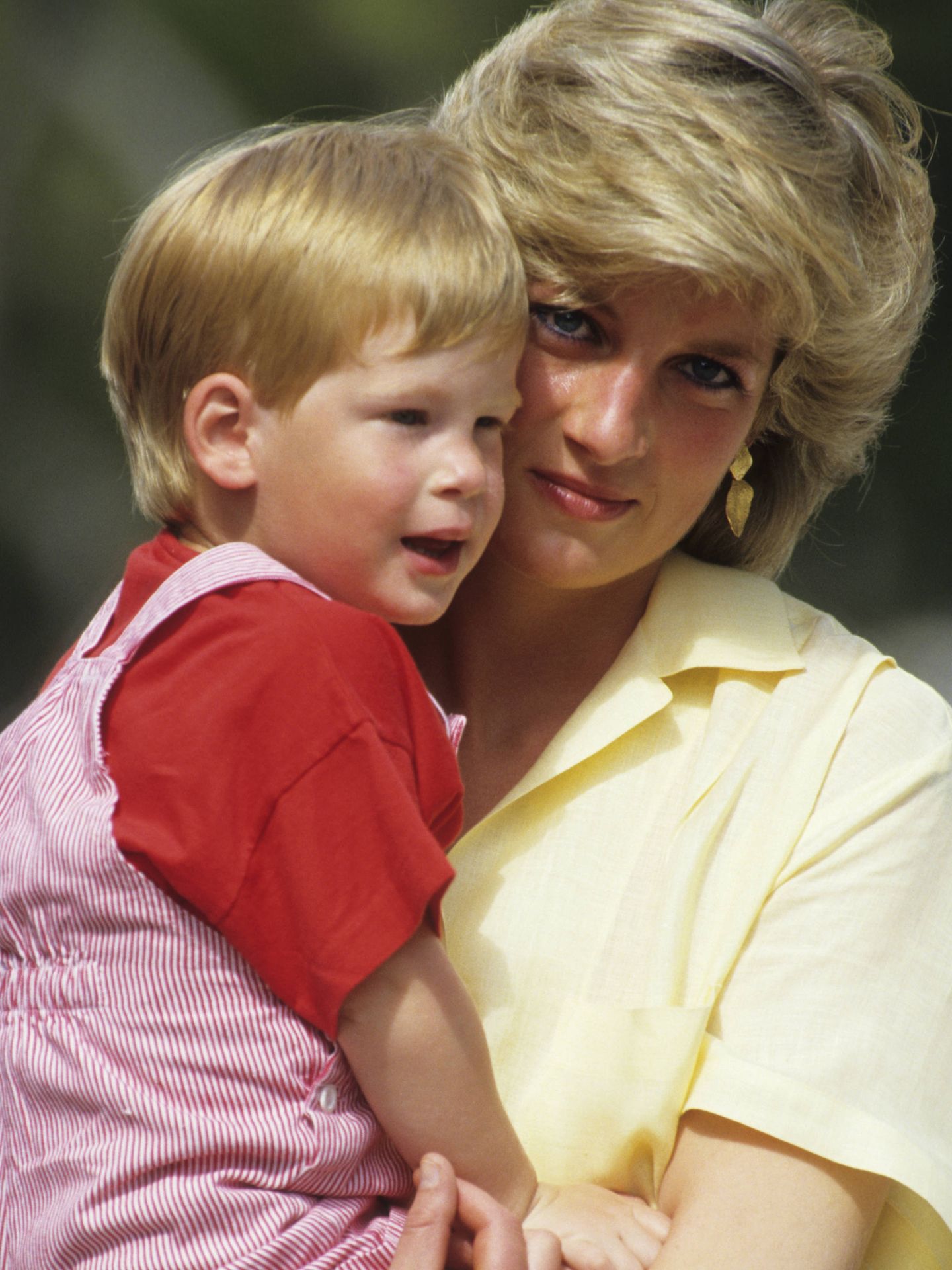 Harry con su madre. (Getty Images)