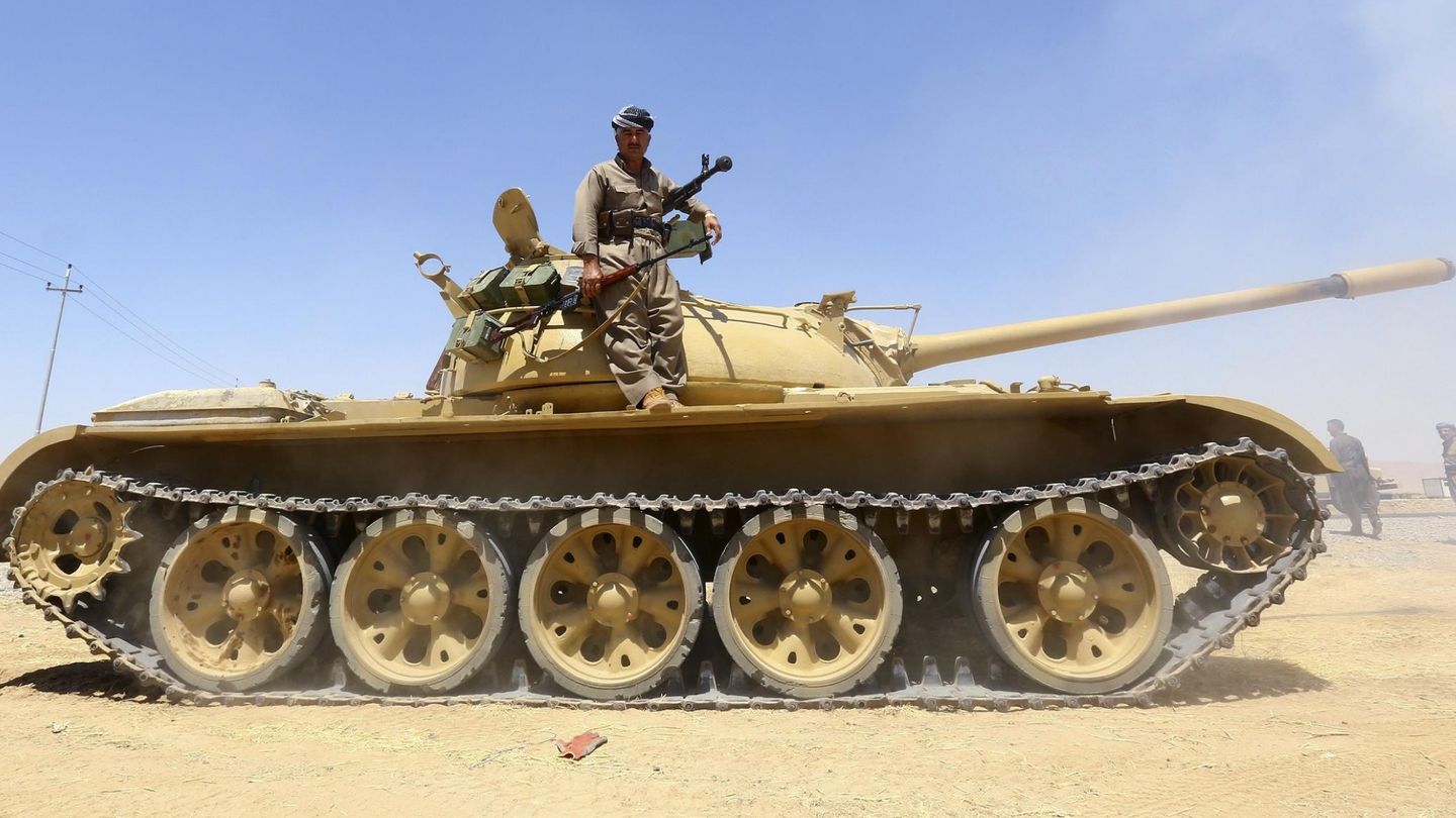 Un tanque participa en una operación contra el Estado Islámico en Makhmur. (Reuters)