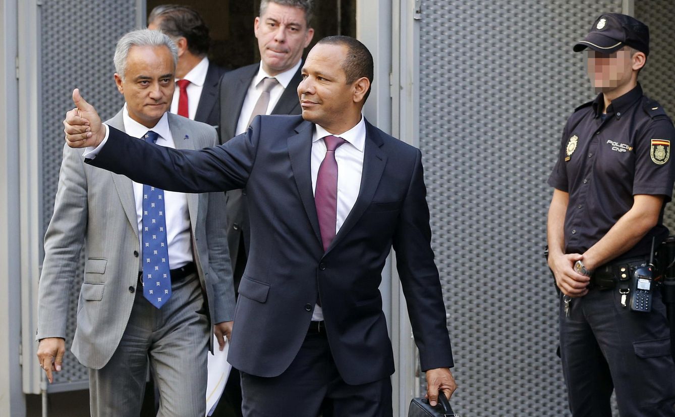 Neymar Jr, Neimar da Silva Sr, a la salida de la Audiencia Nacional. (EFE)