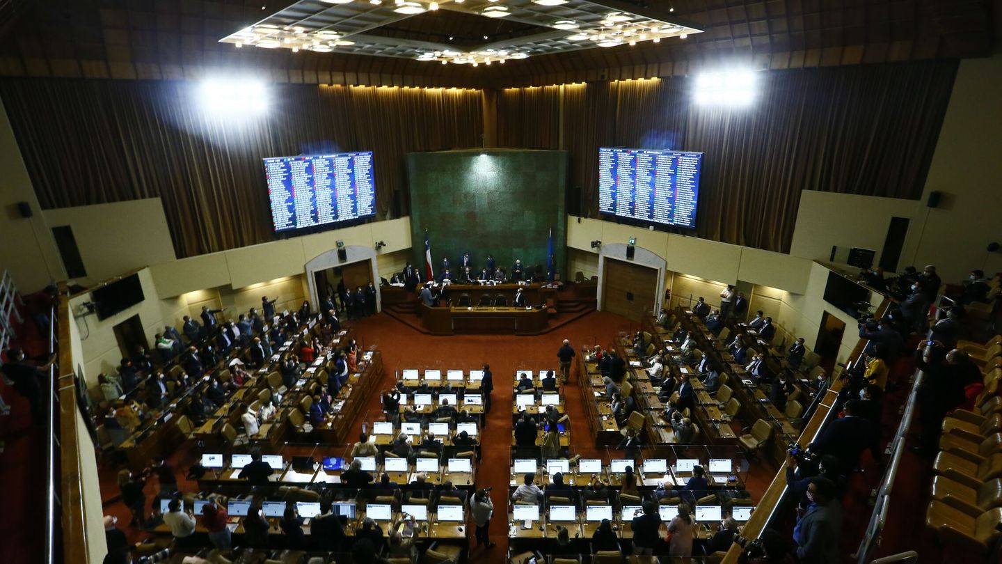 La Cámara de Diputados de Chile que muestra una vista general de la sesión especial de juicio político al presidente Sebastián Piñera, en Valparaíso (Chile). (EFE)