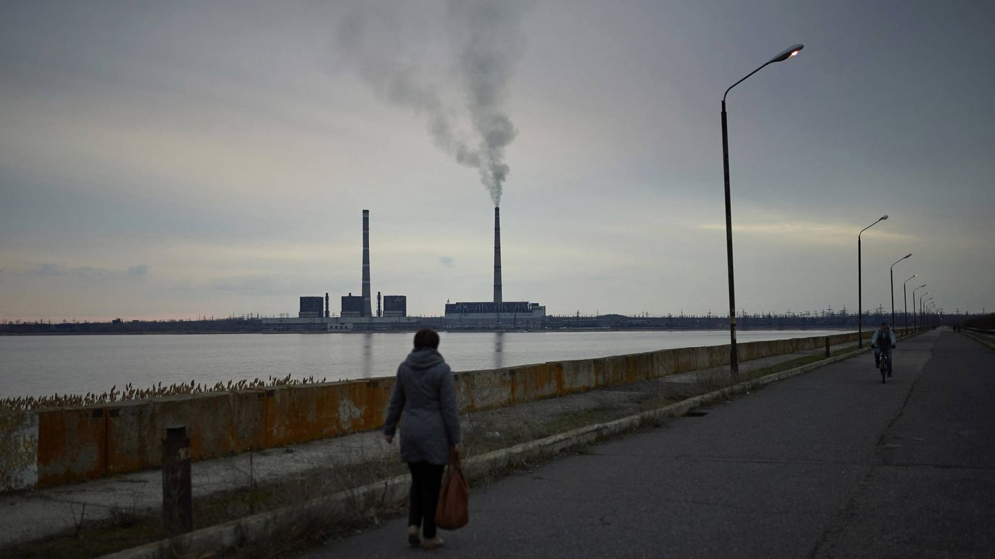 Central termoeléctrica de Svitlodarsk, situada a escasos 2 kilómetros del frente. (Miguel Osés)