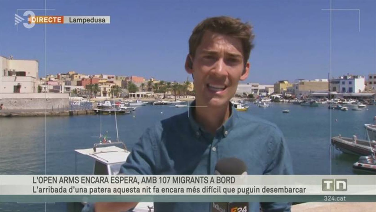 El reportero Ferrán Moreno García informando desde Lampedusa. (TV3).