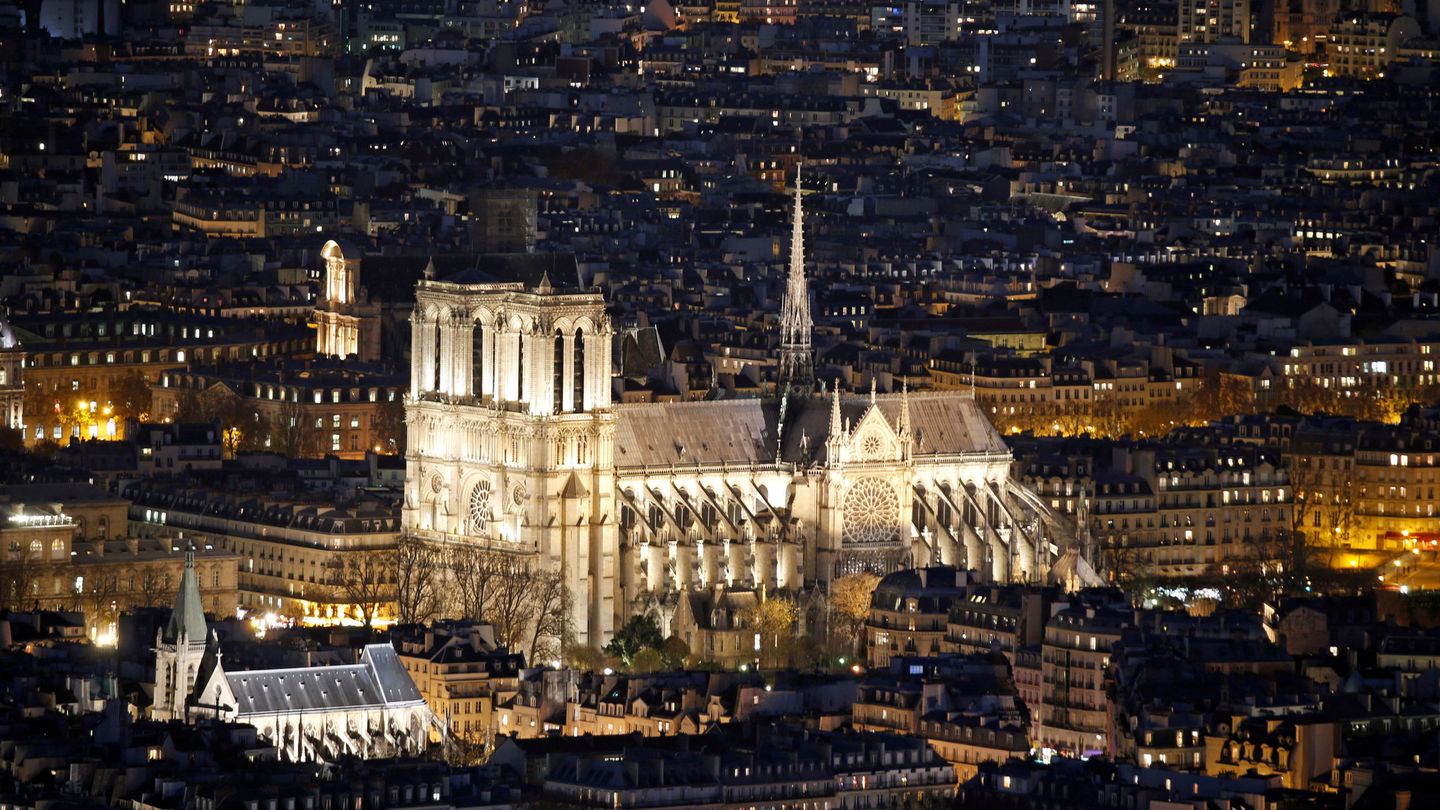 Toda la estructura del techo de Notre-Dame está hecha de madera. (Reuters) 
